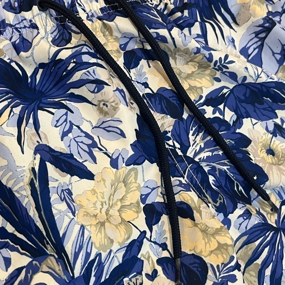 H&M Men’s Patterned Swim Shorts - Picture 6 of 8